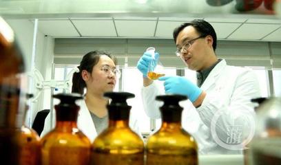 全國五一勞動獎章獲得者|黃恩啟:帶領團隊研發出全球首個獲批使用的新冠重組蛋白疫苗